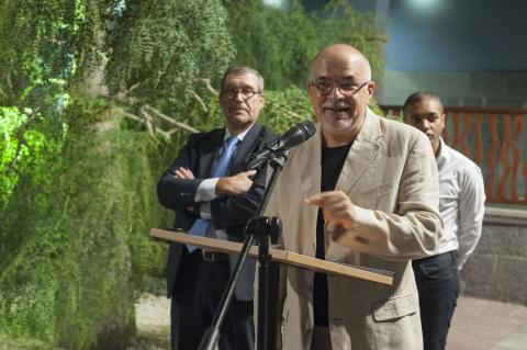 12. Presentación de la exposición Escena Caboverdiana en Casa África por Orlando Britto Jinorio, comisario de la exposición