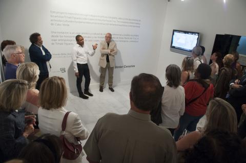 15. Presentación de la exposición Escena Caboverdiana en Casa África por el artista Irineu Rocha da Cruz