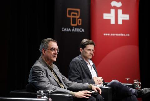 7. Intervención de Manuel J. Martín Hernández y Vicente Díaz García, en la presentación de la publicación ganadora del V Premio de Ensayo Casa África 2013 “Un modo de afrontar la ciudad africana”