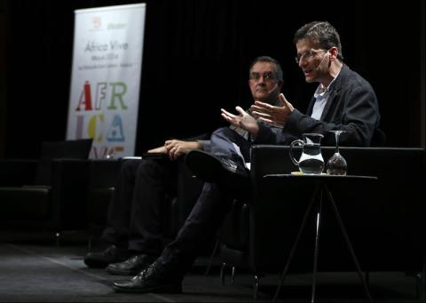 9. Intervención de Manuel J. Martín Hernández y Vicente Díaz García, en la presentación de la publicación ganadora del V Premio de Ensayo Casa África 2013 “Un modo de afrontar la ciudad africana”