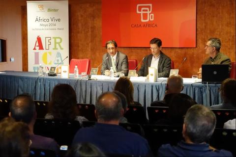 22. Presentación del libro “Un modo de afrontar la ciudad africana”, V Premio de Ensayo Casa África 2013, por  Luis Padrón, Director General de Casa África en su sede