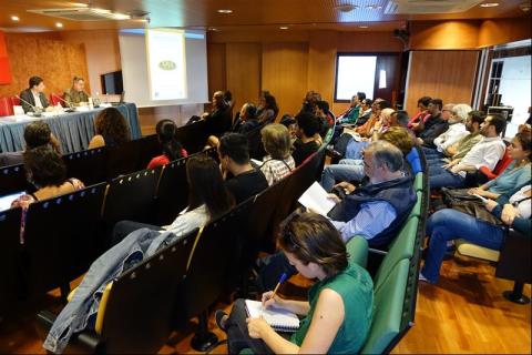 30. Presentación del libro “Un modo de afrontar la ciudad africana”, V Premio de Ensayo Casa África 2013, por  sus autores: Manuel J. Martín Hernández y Vicente Díaz García en Casa África