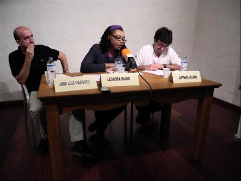 6. De Izq. a dere.: José Luis Márquez -Gerente de Casa África-, Leonora Miano -escritora camerunesa-, y Antonio Lozano -escritor, traductor y coordinador del programa Letras Africanas de Casa África