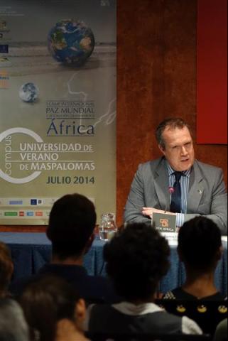 4. Imagen de la intervención de Carlos Echevarría en el acto en África es Noticia: Nigeria