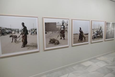 3. Exposición Éste debe ser el lugar de Pieter Hugo en Casa África y Centro Atlántico de Arte Moderno (CAAM)