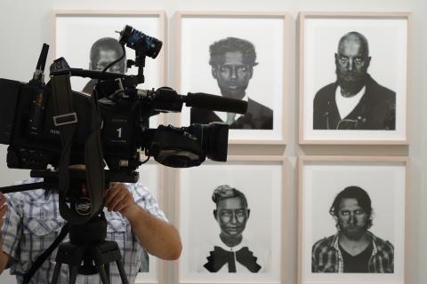 8. Exposición Éste debe ser el lugar de Pieter Hugo en Casa África y Centro Atlántico de Arte Moderno (CAAM)