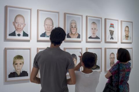 25. Exposición Éste debe ser el lugar de Pieter Hugo en Casa África y Centro Atlántico de Arte Moderno (CAAM)