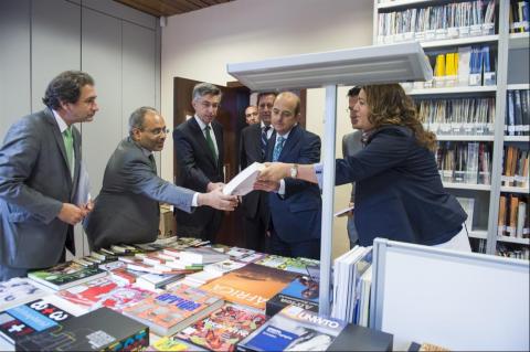 15. Visita institucional a Casa África con motivo de la conferencia impartida por Carlos Lopes, Secretario Ejecutivo de la Comisión para África de Naciones Unidas (UNECA), a la Mediateca Casa África