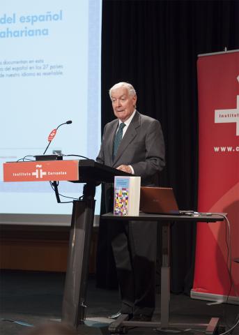 1. Presentación del acto por Víctor García de la Concha -Director del Instituto Cervantes- (Foto: Instituto Cervantes)