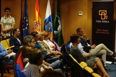 1. Imagen de la presentación del libro 3052. Persiguiendo un sueño, de Mamadou Dia en Casa África (2014)