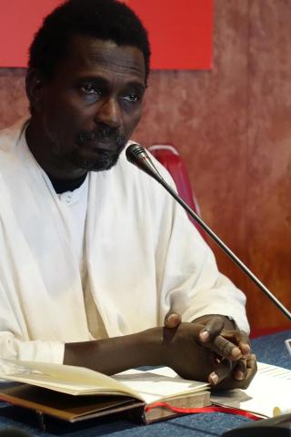 5. Imagen de Ismael Diadié -Dtor. del Fondo Kati de la Biblioteca Andalusí de Tombuctú (Mali)- en su conferencia De Toledo a Tombuctú: el periplo del Fondo Kati en Casa África