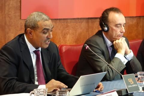 12. De izq. a dere.: Hassan Mazouzi -Magistrado de enlace del Reino de Marruecos en la Embajada de España- y Manuel Marchena Gómez -Presidente de la Sala Segunda del Tribunal Supremo de España- en Casa África
