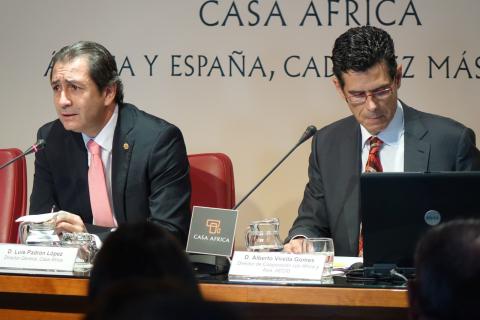 11. Presentación del acto por Luis Padrón -Director General de Casa África- con Alberto Virella, Director de Cooperación con África y Asia de la Agencia Española de Cooperación Internacional para el Desarrollo (AECID)