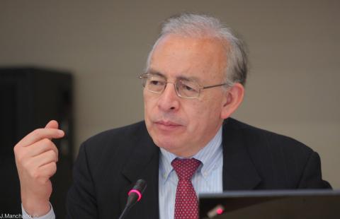 5. Imagen de Augusto López-Claros, Director del Departamento de Análisis e Indicadores Globales del Grupo Banco Mundial, en la presentación del informe Doing Business 2015-África en Casa Árabe -Madrid-