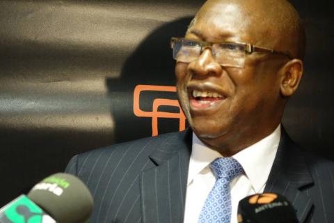 4. Imagen de Abdoulie Janneh -Director Ejecutivo de la Fundación Mo Ibrahim- en rueda de prensa previa a su intervención en Casa África
