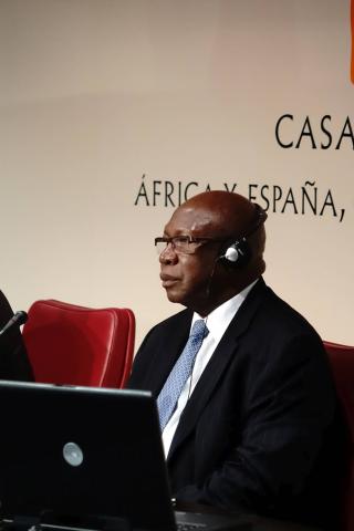 8. Imagen de Abdoulie Janneh -Dtor. Ejecutivo de la Fundación Mo Ibrahim- en la conferencia La Importancia de la Gobernanza y el Liderazgo en la Agenda de Desarrollo africano
