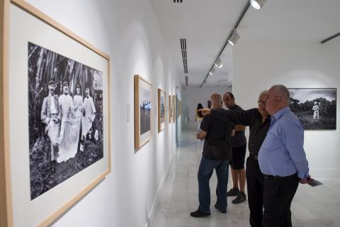 8. Imagen de la inauguración de la exposición Madagascar 1906 en Casa África, 2015