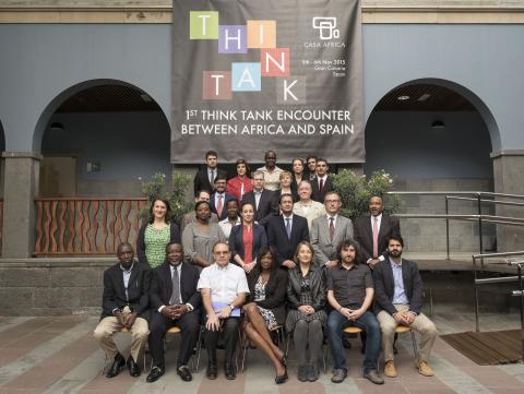 1. Imagen de grupo de los participantes del I Encuentro de Think Tanks África-España celebrado en Casa África en diciembre de 2015