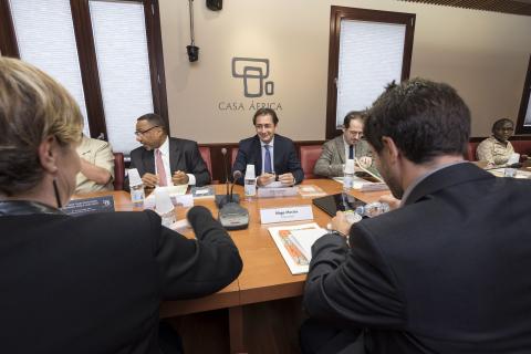 2. Imagen de grupo de los participantes del I Encuentro de Think Tanks África-España celebrado en Casa África en diciembre de 2015