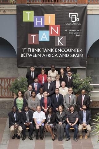 6. Imagen de grupo de los participantes del I Encuentro de Think Tanks África-España celebrado en Casa África en diciembre de 2015