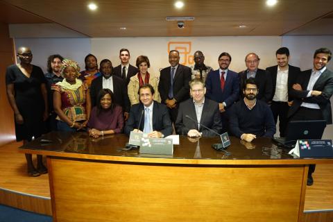 19. Imagen de los participantes del  I Encuentro de Think Tanks África-España celebrado en Casa África en diciembre de 2015