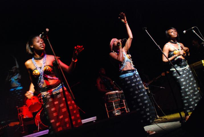 El Festival 'Dakar Vis-à-Vis' comienza con más de diez conciertos en tres salas de la capital senegalesa El Festival 'Dakar Vis-à-Vis' comienza con más de diez conciertos en tres salas de la capital senegalesa