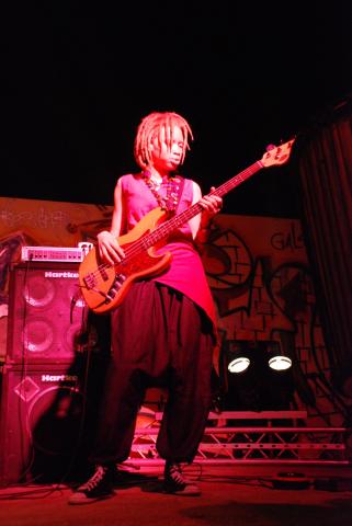 El Festival 'Dakar Vis-à-Vis' comienza con más de diez conciertos en tres salas de la capital senegalesa El Festival 'Dakar Vis-à-Vis' comienza con más de diez conciertos en tres salas de la capital senegalesa