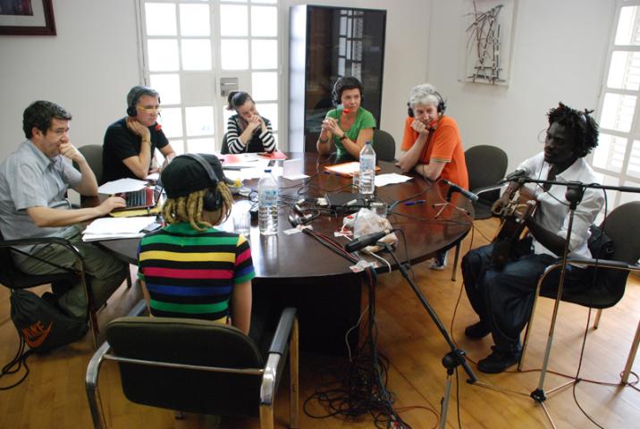 El Festival 'Dakar Vis-à-Vis' comienza con más de diez conciertos en tres salas de la capital senegalesa El Festival 'Dakar Vis-à-Vis' comienza con más de diez conciertos en tres salas de la capital senegalesa