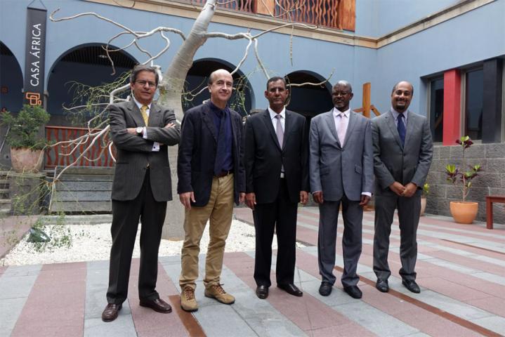 Casa África recibe al Director General del Puerto Autónomo de Nuadibú Casa África recibe al Director General del Puerto Autónomo de Nuadibú