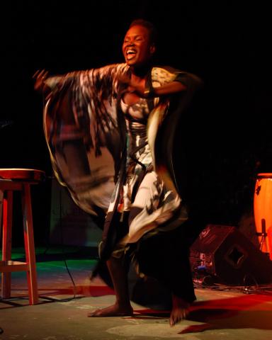 La cantante Njaaya causa sensación en el estreno de Womad Cáceres