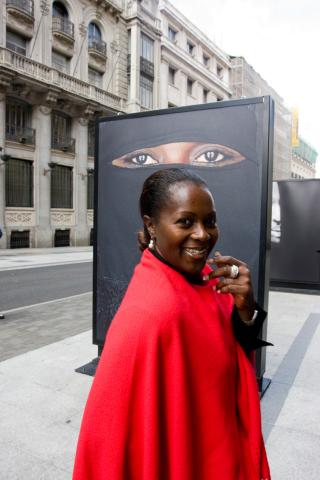 La mujer africana, protagonista de una exposición fotográfica al aire libre y en formato gigante en la calle Alcalá