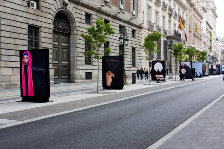 La mujer africana, protagonista de una exposición fotográfica al aire libre y en formato gigante en la calle Alcalá