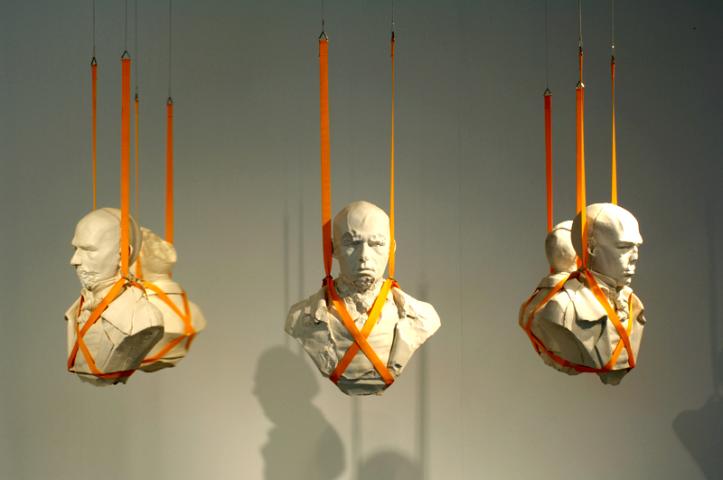 Casa África muestra en ‘Reloj de Arena Negra’ los fondos africanos del CAAM Casa África muestra en ‘Reloj de Arena Negra’ los fondos africanos del CAAM