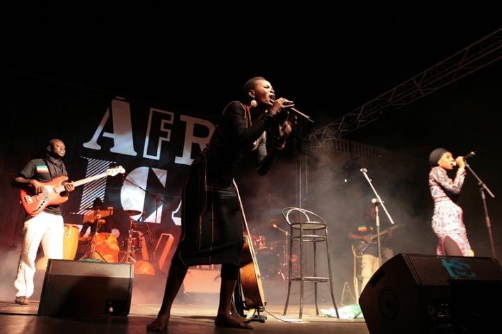 Casa África aporta la fuerza de Njaaya y el ritmo de Africa Dance Set a la fiesta de Dakar en La Mercè Casa África aporta la fuerza de Njaaya y el ritmo de Africa Dance Set a la fiesta de Dakar en La Mercè