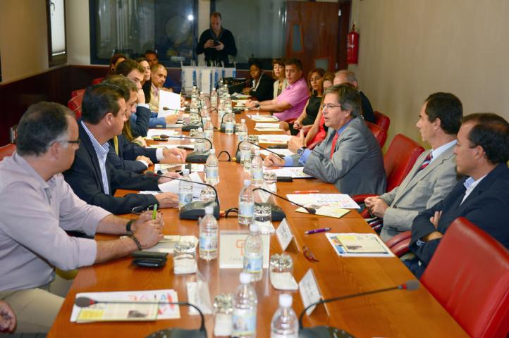 La Fundación Puertos y Casa África reconocen el apoyo de las empresas patrocinadoras de la Media Maratón La Fundación Puertos y Casa África reconocen el apoyo de las empresas patrocinadoras de la Media Maratón
