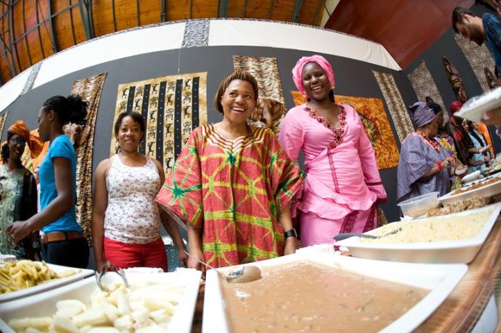 Más de 3.000 personas celebran la Fiesta África Vive en la capital grancanaria Más de 3.000 personas celebran la Fiesta África Vive en la capital grancanaria