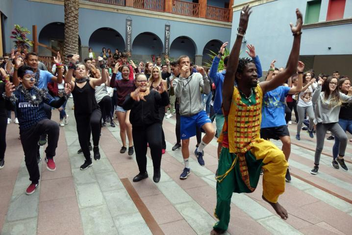 Casa África inaugura la exposición «Enseñar África»