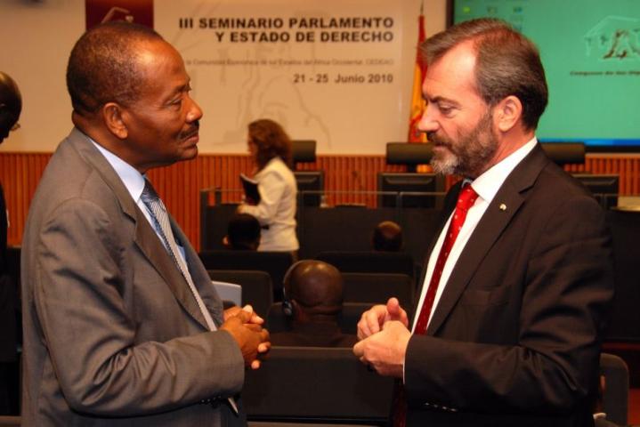 Parlamentarios africanos y europeos comparten un seminario organizado por el Congreso de los Diputados y Casa África Parlamentarios africanos y europeos comparten un seminario organizado por el Congreso de los Diputados y Casa África