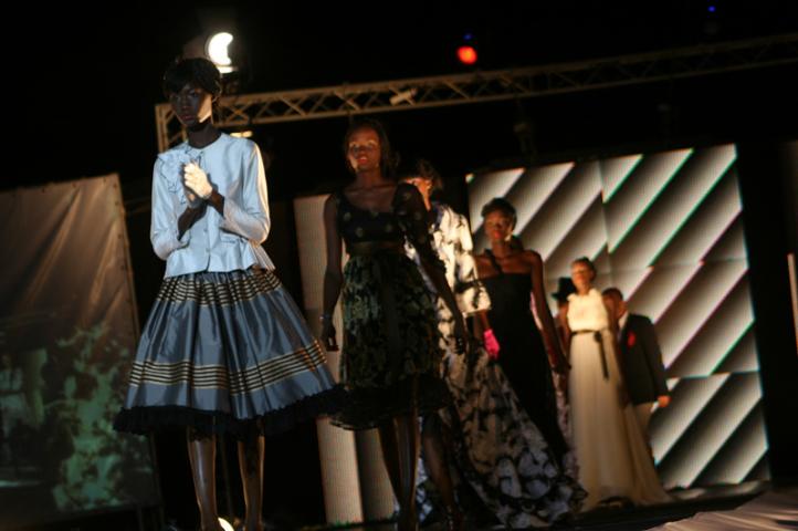 El diseñador grancanario Juan Roga deslumbra en la Dakar Fashion Week El diseñador grancanario Juan Roga deslumbra en la Dakar Fashion Week