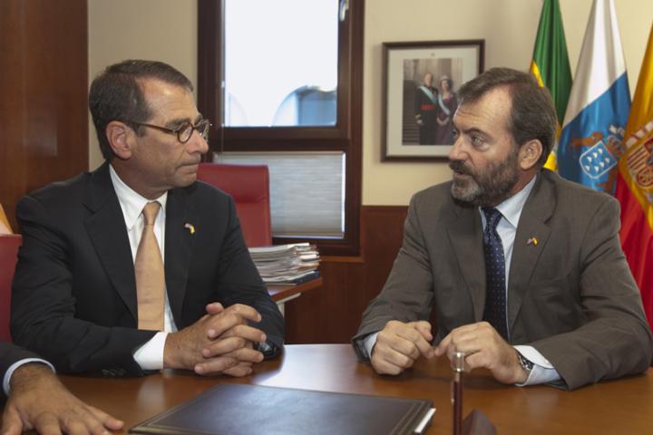 El Embajador de Estados Unidos en España visita Casa África El Embajador de Estados Unidos en España visita Casa África