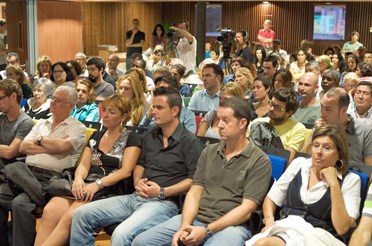 José Naranjo y Magec Montesdeoca presentan la mayor tragedia de la inmigración entre África y España en Casa África José Naranjo y Magec Montesdeoca presentan la mayor tragedia de la inmigración entre África y España en Casa África
