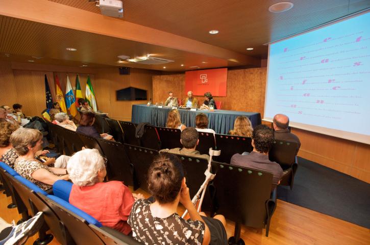 Henri Lopes: "El escritor africano contemporáneo debe plasmar la idiosincrasia del continente pero también África como parte del mundo" Henri Lopes: "El escritor africano contemporáneo debe plasmar la idiosincrasia del continente pero también África como parte del mundo"