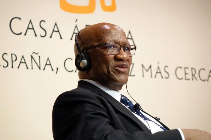 El embajador de Sudáfrica en España y el escritor Antonio Lozano dialogan sobre el país africano en Casa África El embajador de Sudáfrica en España y el escritor Antonio Lozano dialogan sobre el país africano en Casa África