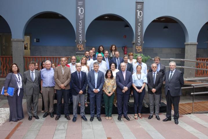 El Parlamento de Canarias presenta en Casa África su informe «Movimientos mixtos de población y derechos humanos: una respuesta civilizada» El Parlamento de Canarias presenta en Casa África su informe «Movimientos mixtos de población y derechos humanos: una respuesta civilizada»