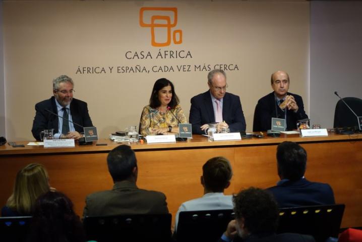 El Parlamento de Canarias presenta en Casa África su informe «Movimientos mixtos de población y derechos humanos: una respuesta civilizada» El Parlamento de Canarias presenta en Casa África su informe «Movimientos mixtos de población y derechos humanos: una respuesta civilizada»