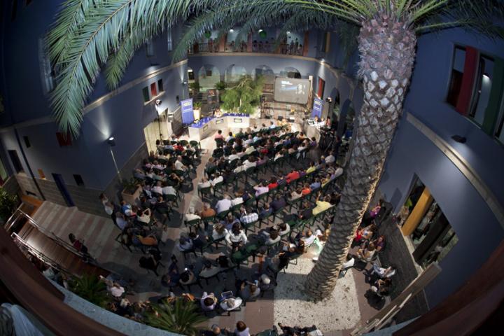 Àngels Barceló y “Hora 25” se abren al mundo desde el patio de Casa África Àngels Barceló y “Hora 25” se abren al mundo desde el patio de Casa África