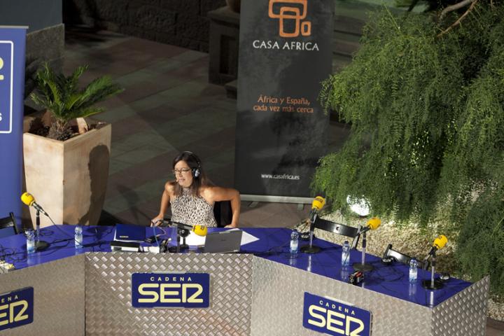 Àngels Barceló y “Hora 25” se abren al mundo desde el patio de Casa África Àngels Barceló y “Hora 25” se abren al mundo desde el patio de Casa África