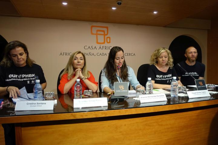 Casa África se suma a la iniciativa solidaria EuroPhotoBrik con una conferencia del fotoperiodista Pablo Tosco Casa África se suma a la iniciativa solidaria EuroPhotoBrik con una conferencia del fotoperiodista Pablo Tosco