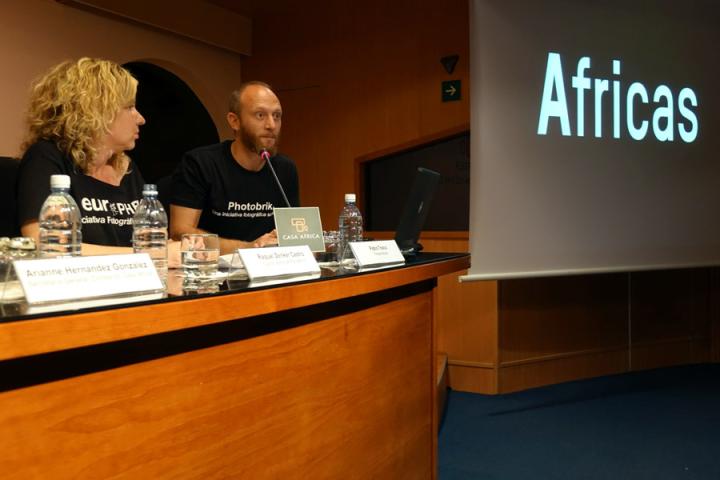 Casa África se suma a la iniciativa solidaria EuroPhotoBrik con una conferencia del fotoperiodista Pablo Tosco Casa África se suma a la iniciativa solidaria EuroPhotoBrik con una conferencia del fotoperiodista Pablo Tosco