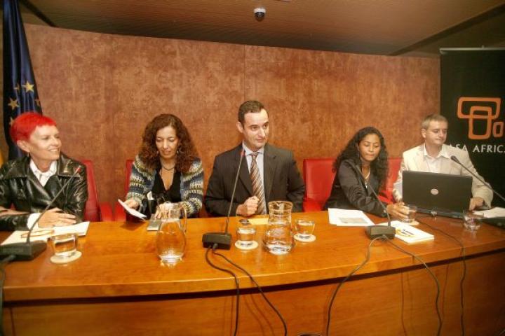 La poesía hispanocamerunesa brilla en Casa África La poesía hispanocamerunesa brilla en Casa África